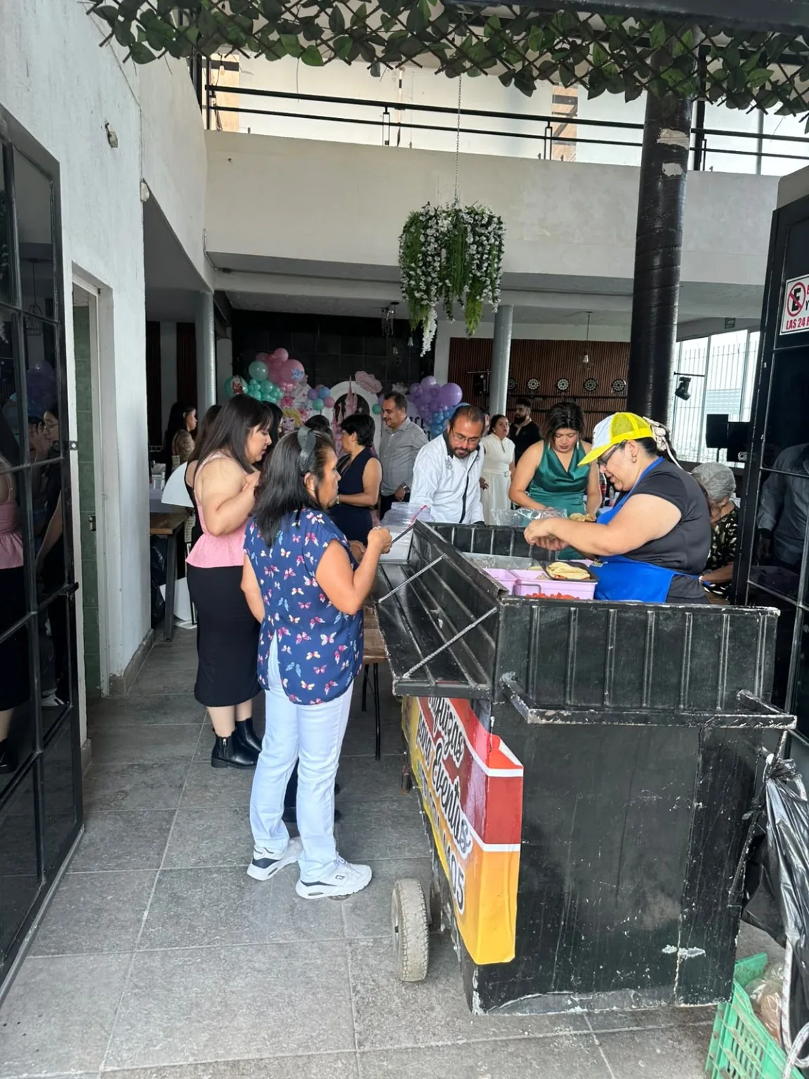 Los Taquitos de Mamá atendiendo un evento en León